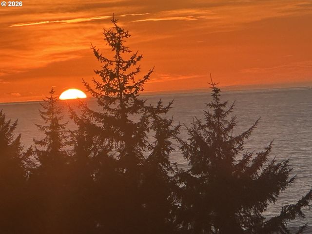 3912 SUNSET Blvd A202, Seaside, OR 97138
