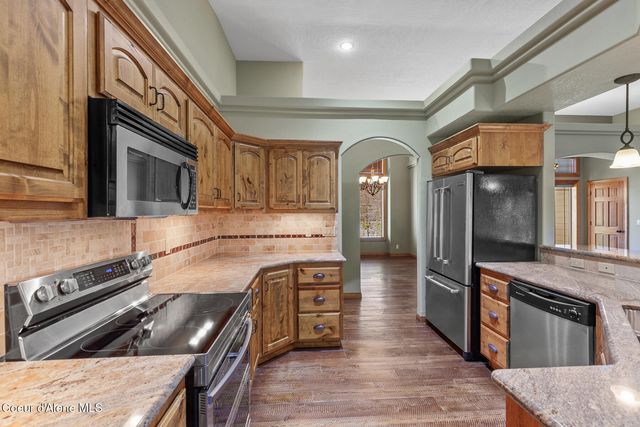 635 E Round Up Circle, Hayden, ID 83835