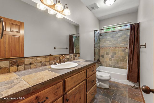635 E Round Up Circle, Hayden, ID 83835
