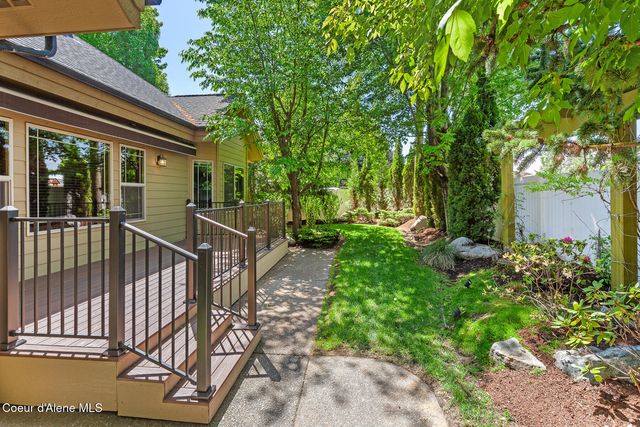 635 E Round Up Circle, Hayden, ID 83835