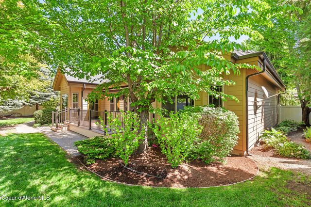 635 E Round Up Circle, Hayden, ID 83835