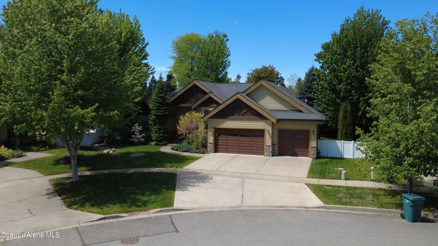 635 E Round Up Circle, Hayden, ID 83835
