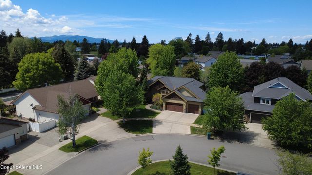 635 E Round Up Circle, Hayden, ID 83835