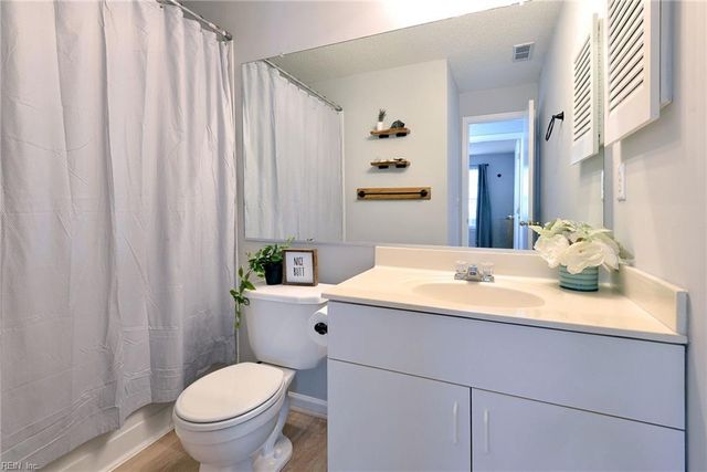 1301 Queens Xing XING, Williamsburg, VA 23185
