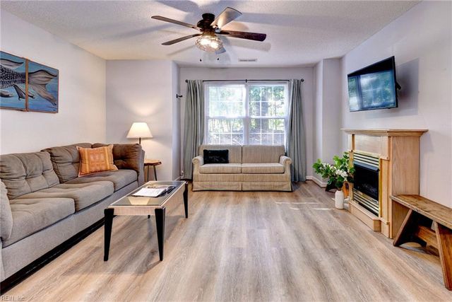 1301 Queens Xing XING, Williamsburg, VA 23185