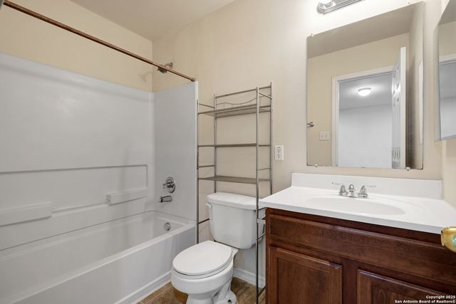7823 Kingsbury Wood Unit 4, San Antonio, TX 78240