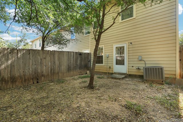 7823 Kingsbury Wood Unit 4, San Antonio, TX 78240
