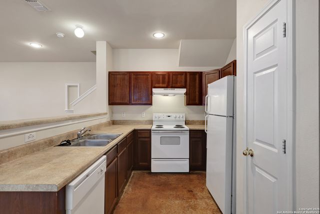 7823 Kingsbury Wood Unit 4, San Antonio, TX 78240