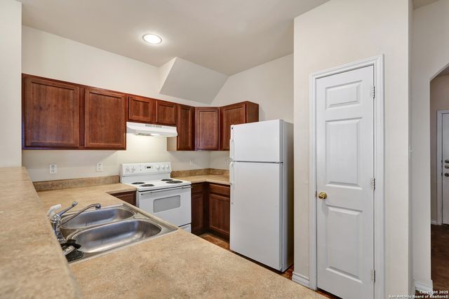 7823 Kingsbury Wood Unit 4, San Antonio, TX 78240
