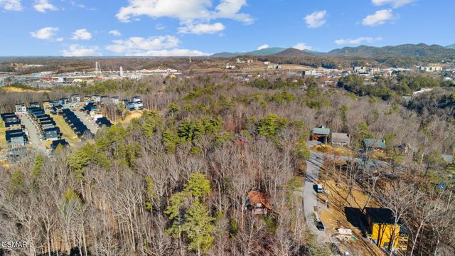 613 Country Oaks Drive, Pigeon Forge, TN 37863