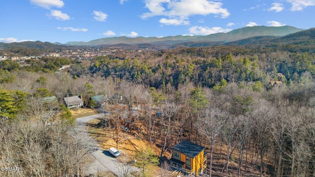 613 Country Oaks Drive, Pigeon Forge, TN 37863