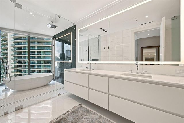 300 Biscayne Blvd Way 3807, Miami, FL 33131