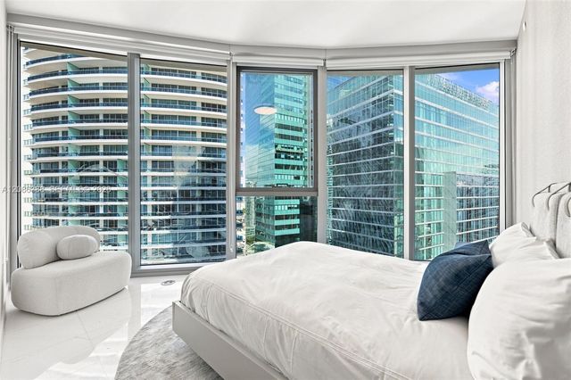 300 Biscayne Blvd Way 3807, Miami, FL 33131