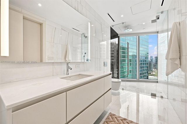 300 Biscayne Blvd Way 3807, Miami, FL 33131