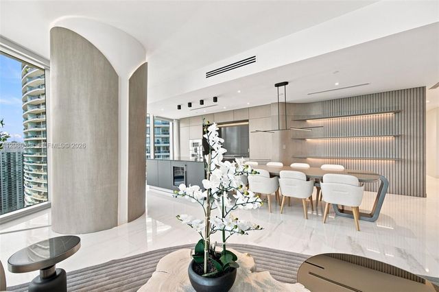 300 Biscayne Blvd Way 3807, Miami, FL 33131