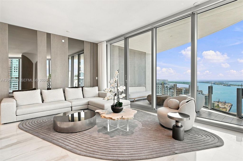 300 Biscayne Blvd Way 3807, Miami, FL 33131