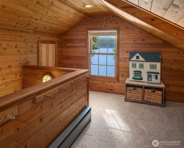 10157 SW 263rd Street, Vashon, WA 98070