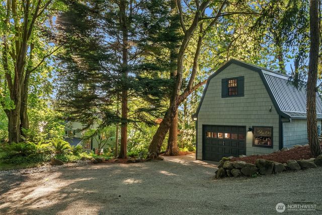 10157 SW 263rd Street, Vashon, WA 98070