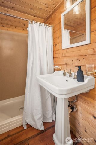 10157 SW 263rd Street, Vashon, WA 98070