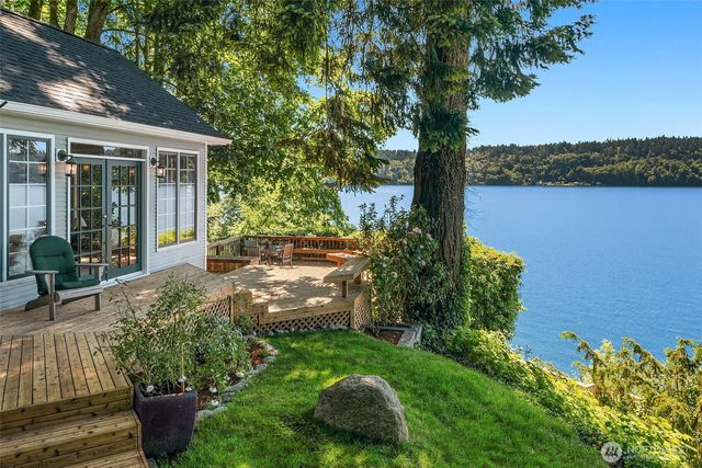 10157 SW 263rd Street, Vashon, WA 98070
