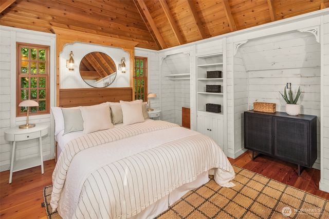 10157 SW 263rd Street, Vashon, WA 98070