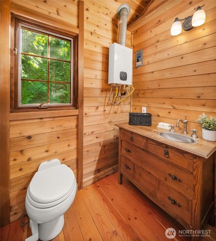 10157 SW 263rd Street, Vashon, WA 98070