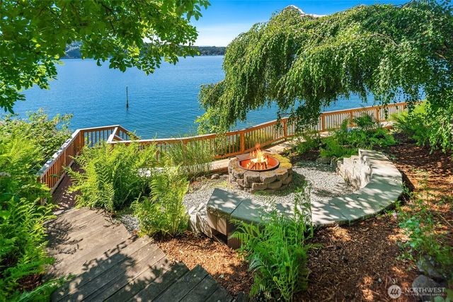 10157 SW 263rd Street, Vashon, WA 98070