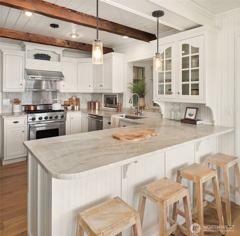 10157 SW 263rd Street, Vashon, WA 98070