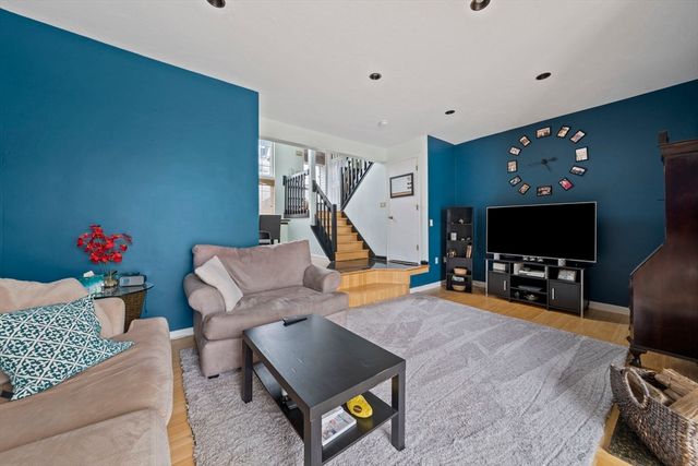 121 Tall Oaks Dr B, Weymouth, MA 02190