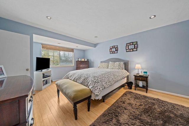 121 Tall Oaks Dr B, Weymouth, MA 02190