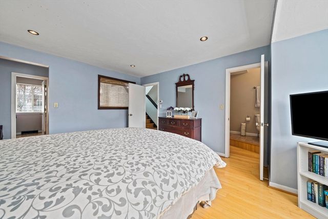 121 Tall Oaks Dr B, Weymouth, MA 02190