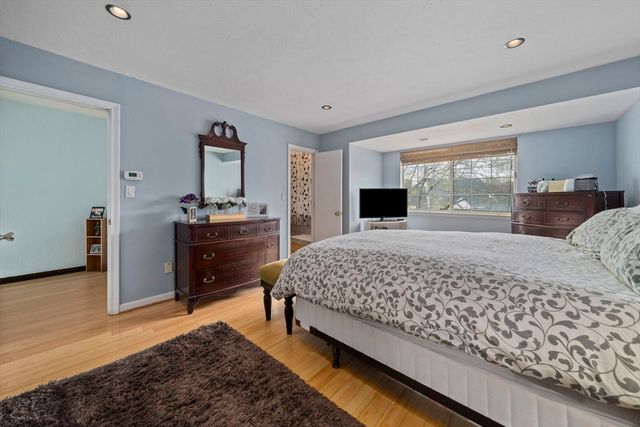 121 Tall Oaks Dr B, Weymouth, MA 02190