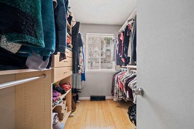 121 Tall Oaks Dr B, Weymouth, MA 02190