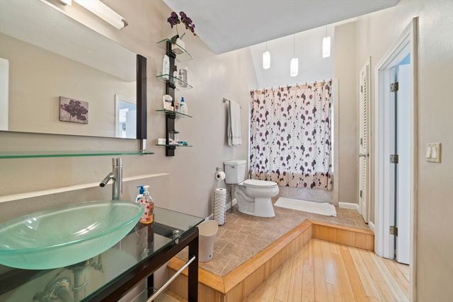 121 Tall Oaks Dr B, Weymouth, MA 02190