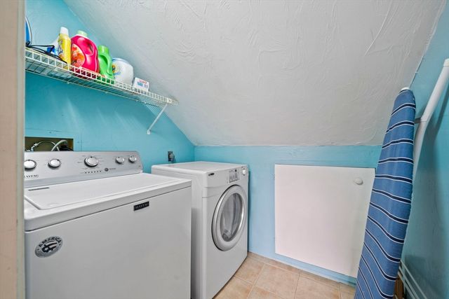 121 Tall Oaks Dr B, Weymouth, MA 02190