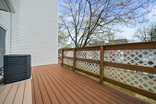 121 Tall Oaks Dr B, Weymouth, MA 02190