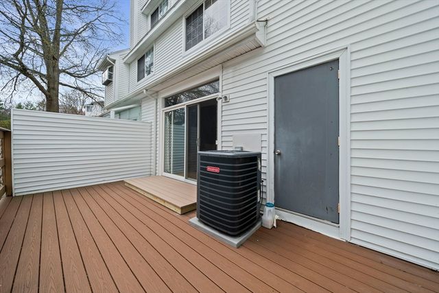 121 Tall Oaks Dr B, Weymouth, MA 02190