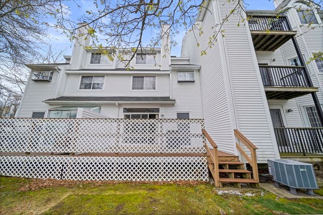 121 Tall Oaks Dr B, Weymouth, MA 02190