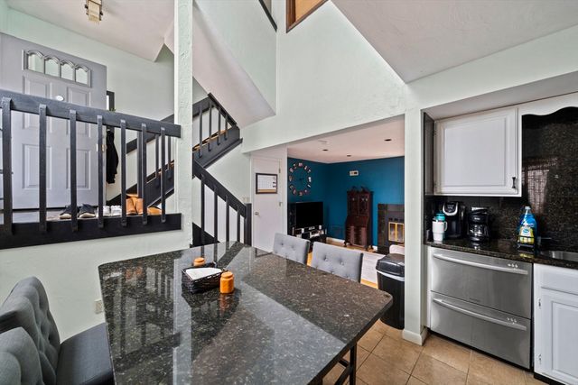 121 Tall Oaks Dr B, Weymouth, MA 02190