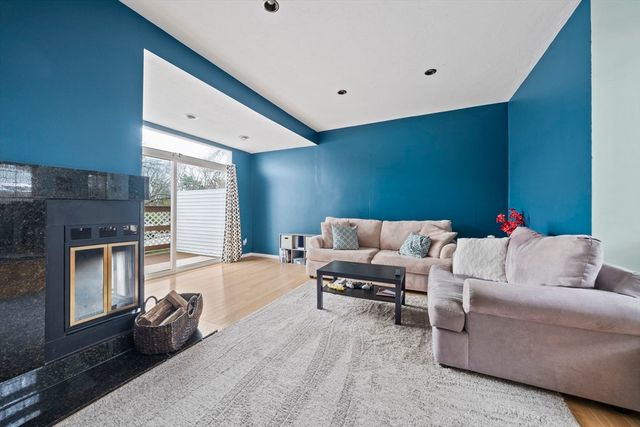 121 Tall Oaks Dr B, Weymouth, MA 02190