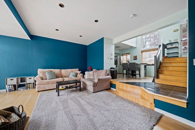 121 Tall Oaks Dr B, Weymouth, MA 02190