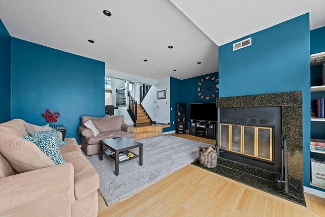 121 Tall Oaks Dr B, Weymouth, MA 02190