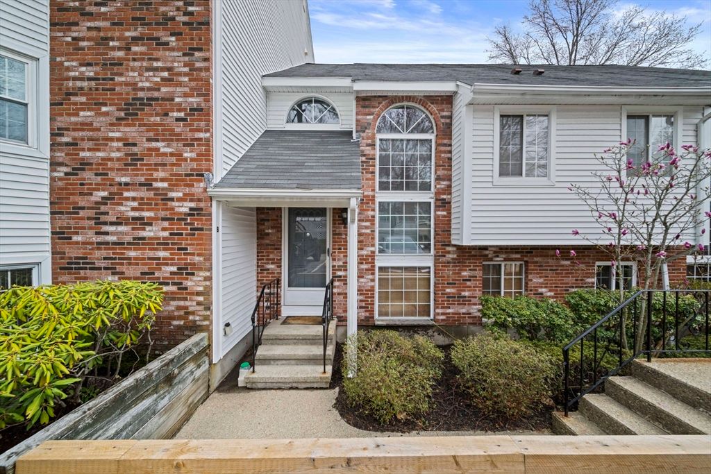 121 Tall Oaks Dr B, Weymouth, MA 02190