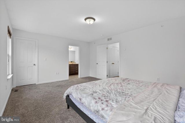 5005 LAUREL VALLEY LN, Enola, PA 17025