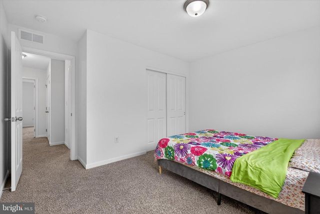 5005 LAUREL VALLEY LN, Enola, PA 17025