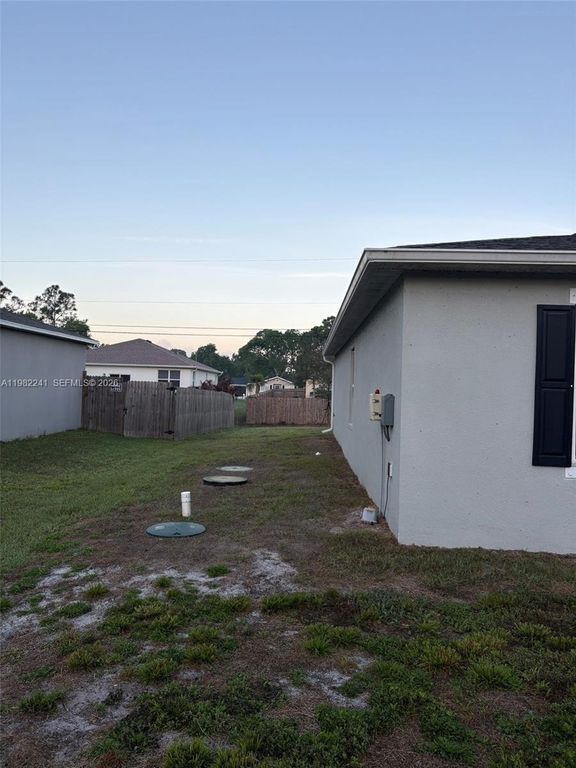 Image 14 of property listing at 8065 97th Ave, Vero Beach, FL 32967