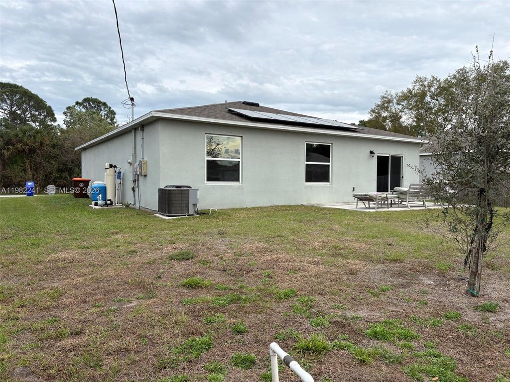 Image 16 of property listing at 8065 97th Ave, Vero Beach, FL 32967