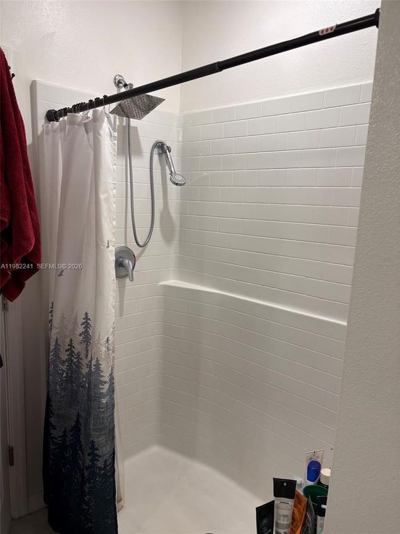 Image 4 of property listing at 8065 97th Ave, Vero Beach, FL 32967