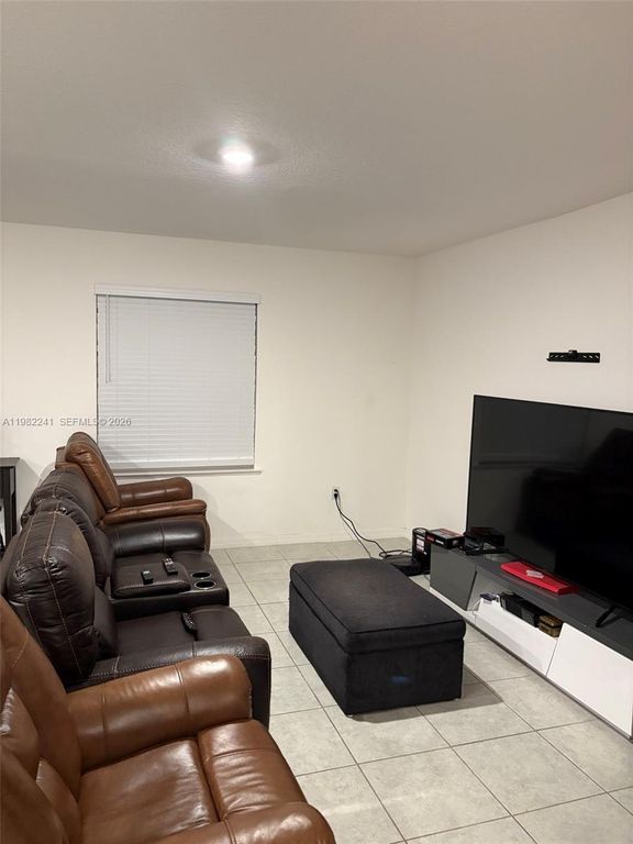 Image 8 of property listing at 8065 97th Ave, Vero Beach, FL 32967