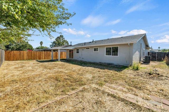 1539 Karen Way, Olivehurst, CA 95961